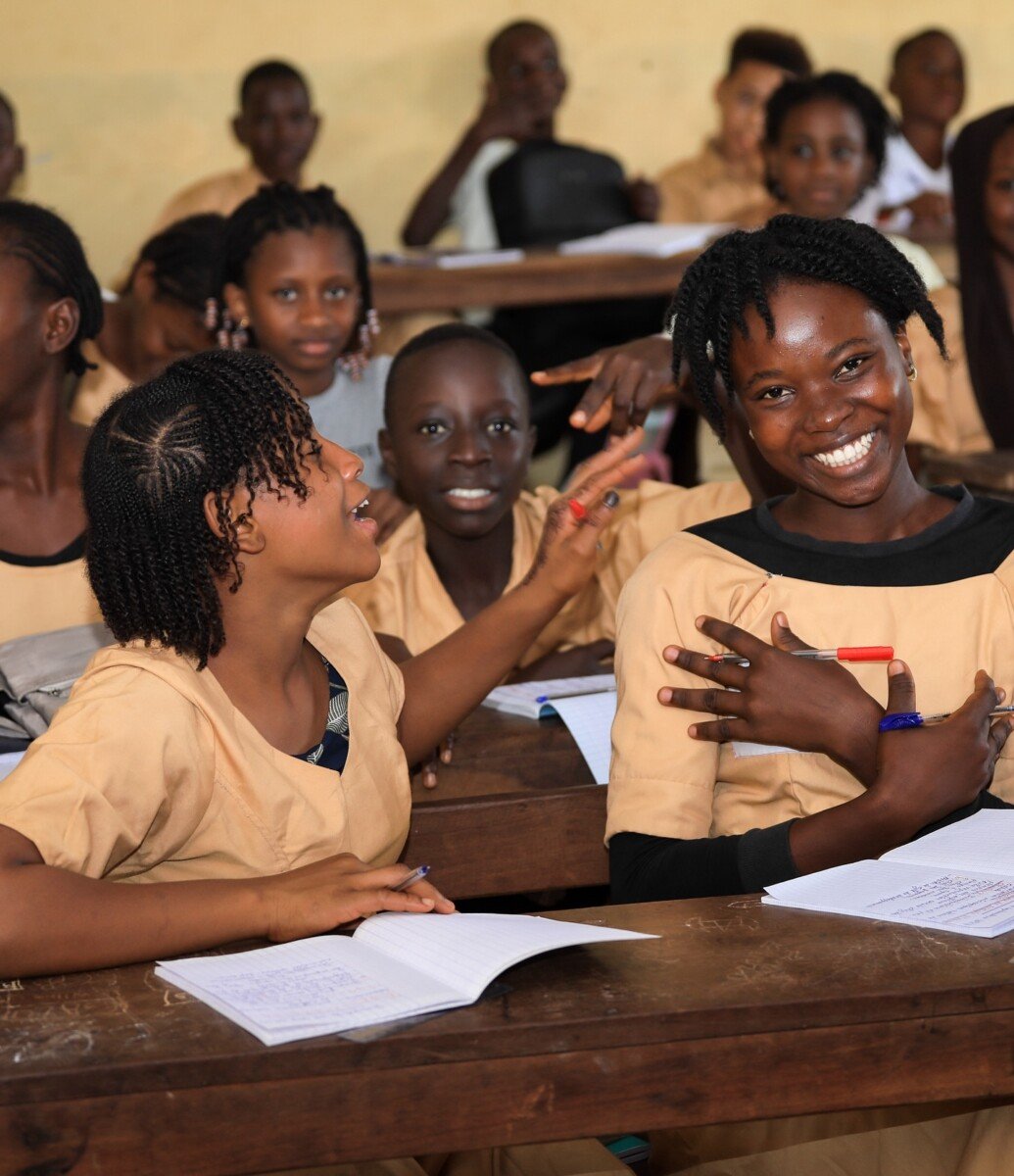 Jupiter Davibe : Une Présence Inspirante dans les Écoles, Portant l’Éducation à Cœur